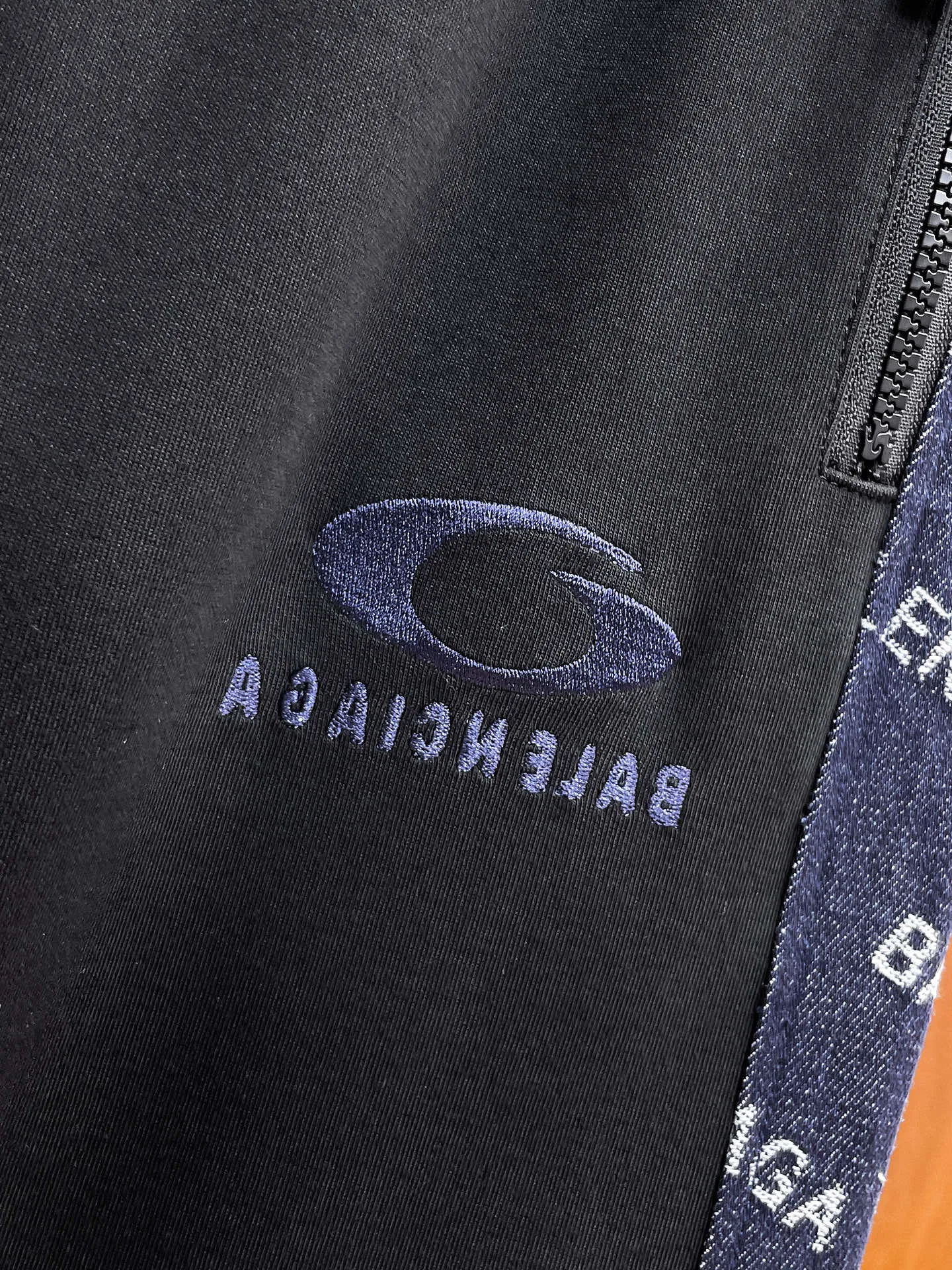 Balenciaga 🆕2026 Autumn and Winter New Arrival Casual Pants! The official website will be released simultaneously. Brand Classic LOGO casual pants, customized fabrics, excellent comfort and strong touch. Highly recognisable, perfect appearance and craftsmanship. Size:M-3XL